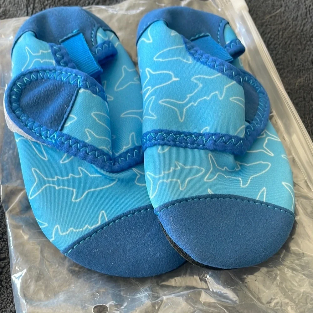 🩷 3/$18 NEW Shark Print Kids Water Shoes